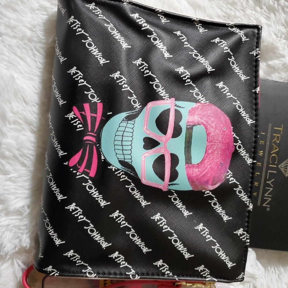 Purses - Picture 5 of 5